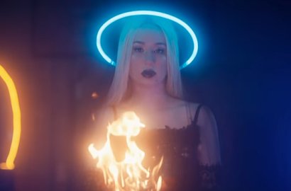 Cantik Berkarisma, Iggy Azalea Jadi 'Dewi Penyelamat' di MV 'Savior'
