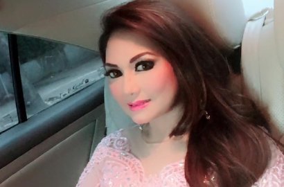 Sudah Move On, Nia Daniati Masa Bodoh dengan Kisah Cinta Farhat Abbas