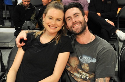 Foto Beredar, Intip Wajah Unyu Anak Kedua Adam Levine-Behati Prinsloo