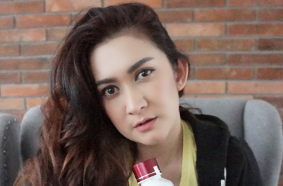 Jalani Pemotretan Vintage, Nafa Urbach Dipuji Cantik Bak Noni-Noni Belanda