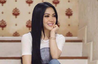 Syahrini Pose 'Manjah' di Jalan Tol, Reaksi Netter Sinis Banget