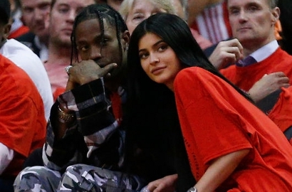 Tanpa Stormi Webster, Kylie Jenner dan Travis Scott Liburan Berdua ke Miami