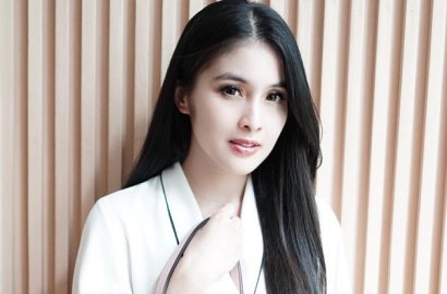 Foto Pakai Baju dan Sepatu Mahal, Sandra Dewi Dipuji Tetap Langsing Usai Melahirkan
