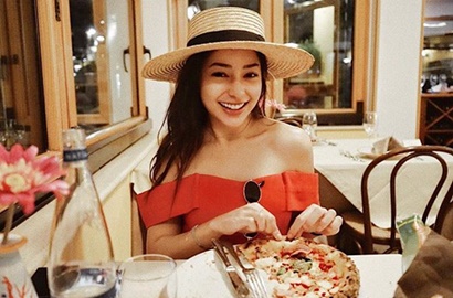 Pamer Foto Muda Ibu, Nikita Willy Malah Dikritik Karena Caption Bahasa Inggris Salah?