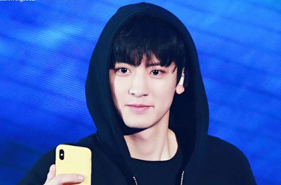 Fokus Sapa Fans Saat Perform 'Power', Kocaknya Chanyeol Tak Sadar 'Ditinggal' EXO