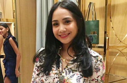 Pamer Pakai Wig Foto Bareng Bule Ganteng, Nagita Slavina Direbutin Brondong?