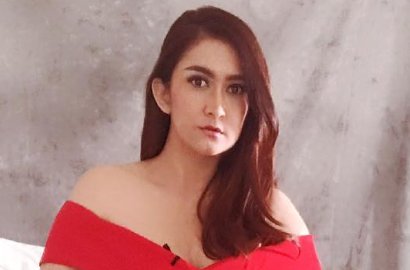Nafa Urbach Ikut Bangga dengan Prestasi Sandhy Sondoro di Moskow