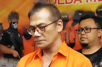 Jelang Sidang, Tio Pakusadewo Malah Ditinggal Pengacara
