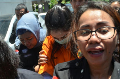 Tangan Jennifer Luka-Luka Saat Digiring ke Kejaksaan Negeri, Ada Apa?