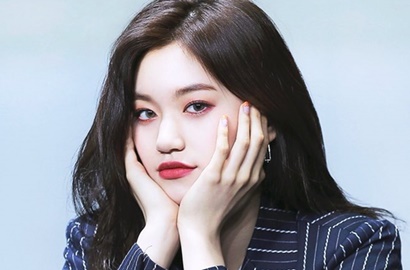 Doyeon Protes Kakaknya Simpan Foto Sana Twice di Loker, Ini Kata Netter