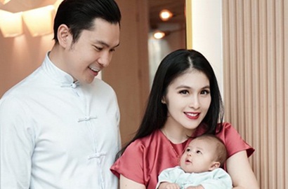 Makin Ganteng di Usia 2 Bulan, Lesung Pipi Putra Sandra Dewi Ini Bikin Netter Meleleh
