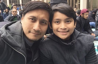 Anaknya Jadi 'Pejuang Subuh', Pesan Haru Arie Untung Bikin Netter Nangis