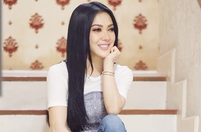 Pamer Foto Liburan, Syahrini 'Diancam' Netter Segera Datangi Pengadilan First Travel