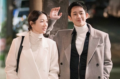 Bahagianya Jung Hae In Kecup Bibir Son Ye Jin di Poster 'Pretty Noona'
