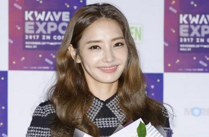 Pakai Busana Pink di Nikahan Jo Hyun Jae, Han Chae Young Tuai Beragam Komentar