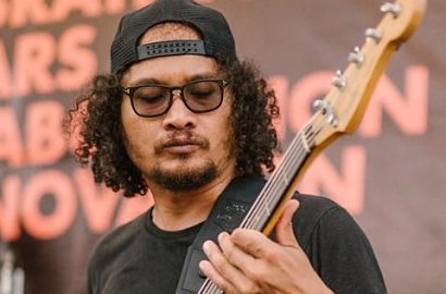 Sempat Kritis Usai Kecelakaan, Bassist Navicula Made Indra Meninggal Dunia