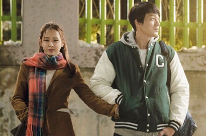 Tampil dengan Gaya Era 90-an, So Ji Sub-Son Ye Jin Saling Canggung di 'Be With You'