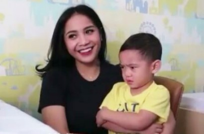 Rafathar Buang Hadiah Celana, Reaksi Tegas Nagita Bikin Netizen Kagum