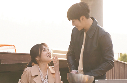 Awas Baper, Manisnya Woo Do Hwan Suapi Joy Saat Syuting 'Great Seducer'