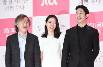 Romantis, Jung Hae In Genggam Tangan Son Ye Jin di Preskon 'Pretty Noona'