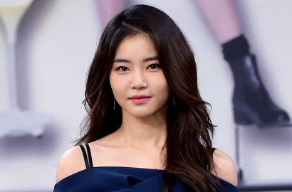 Usai Jatuh di SFW, Hwang Seung Un Jadi Bahan Olokan Gara-Gara Salah Kostum di Bandara