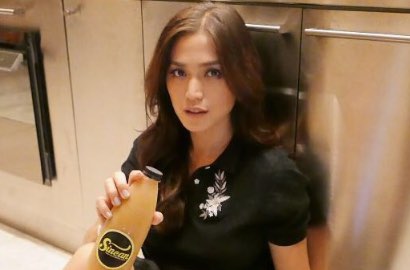 Jessica Iskandar Foto Mengangkang Pangku El, Netter Malah Salfok 'Penampakan'