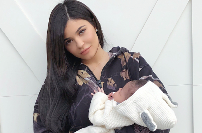Demi Rawat Stormi Webster, Kylie Jenner Sewa Empat Pengasuh Sekaligus
