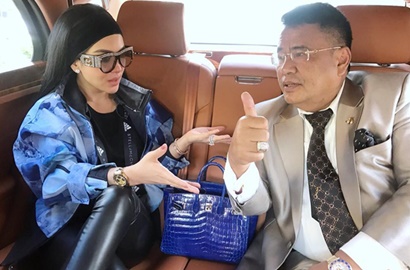 Dari Tas Hingga Jaket 'Kepanasan', Fashion Syahrini di Sidang First Travel Capai Miliaran Rupiah