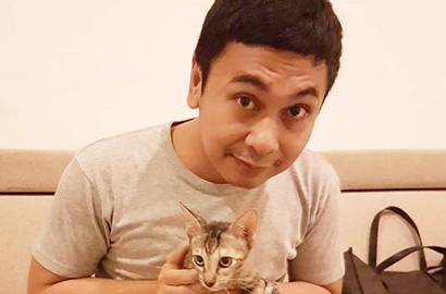 Keren Pakai Kacamata Hitam, Raditya Dika Merasa Jadi Ian Kasela?
