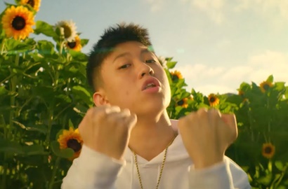 Rich Brian Makin Sukses, Video Musik 'Glow Like Dat' Capai 50 Juta Views