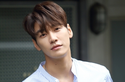 Kim Young Kwang Ditawari Jadi Brondong Kim Hee Sun di 'Nine Room'