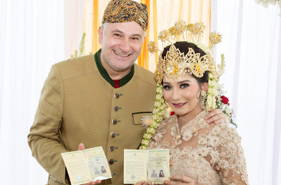 Punya Suami Bule Berusia 50 Tahunan, Baby Margaretha Beber Rahasia Ranjangnya