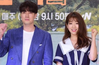 Park Shin Hye dan So Ji Sub Serasi di Preskon 'Little House in the Woods'