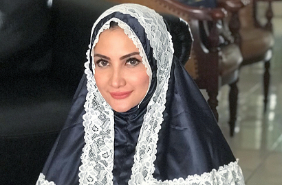 Natalie Sarah Belajar Berhijab, Kenang Dipeluk Ibu-Ibu Jamaah Masjid