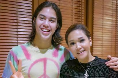 Maia Estianty Peluk Erat El Rumi di Bandara, Netter: Kirain Sama Pacar