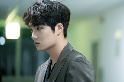 Kai EXO Pasang Wajah Bengong di 'Miracle That We Met', Tetap Ganteng?