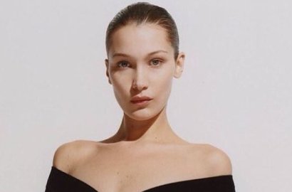 Kenakan Baju Minim, Bella Hadid Pamer Abs di Tokyo