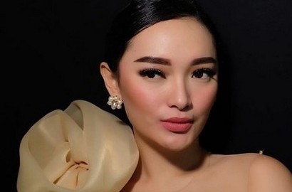 Tak Ingin Kalah, Zaskia Gotik Pamerkan Squad-nya di Instagram