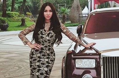 Foto Gang Rumah Hingga Isu Tak Pernah Pulang Beredar, Lucinta Luna Bakal Datang ke Pemakaman Ibunda?