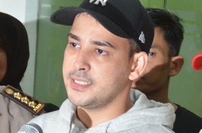 Takut Salah Bicara, Fitri Tropica Tolak Beri Pendapat Soal Penangkapan Riza Shahab