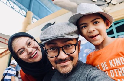 Dibilang Tak Mesra Karena Jarang Foto Bareng Suami, Zee Zee Shahab Beri Jawaban Romantis