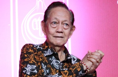 Inisiatif Anak, Deddy Sutomo Dimakamkan Satu Liang dengan Istri Pertama
