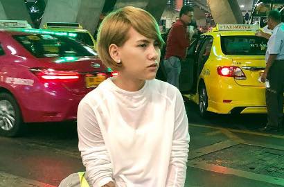 Cerai dari Aming, Evelyn Bergelayut Manja di Lengan Aktor Ini