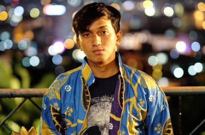 Ge Pamungkas Unggah Foto Ganteng, Netter Salfok Perempuan di Pantulan Kacamata