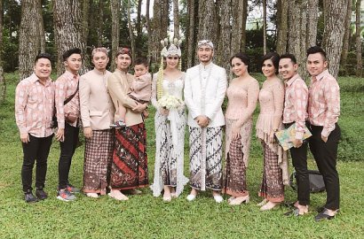 Deg-Degan, Syahnaz dan Jeje Malah Sudah 'Foto Keluarga' Sebelum Akad Nikah