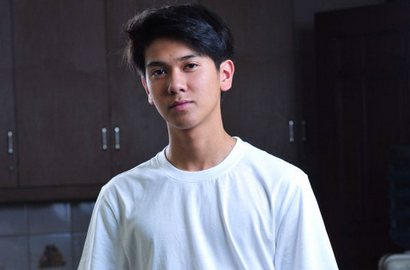 Hapus Promo 'Teman Tapi Nikah', Iqbaal Ramadhan Kembali Posting 'Dilan 1990'