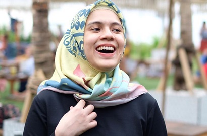 Tiru Gaya Tidurnya, Nycta Gina Tulis Pesan Kocak Untuk Sang Putri