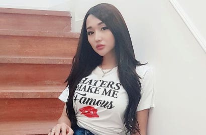 Beredar Foto Asli Versus Hasil Editan Lucinta Luna, Netter Geger