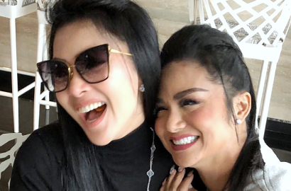 Foto Cantik Bersama Syahrini, Kulit Krisdayanti Dibilang Kusam
