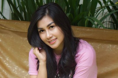Perut Terlihat Buncit, Nisya Ahmad Hamil Lagi?